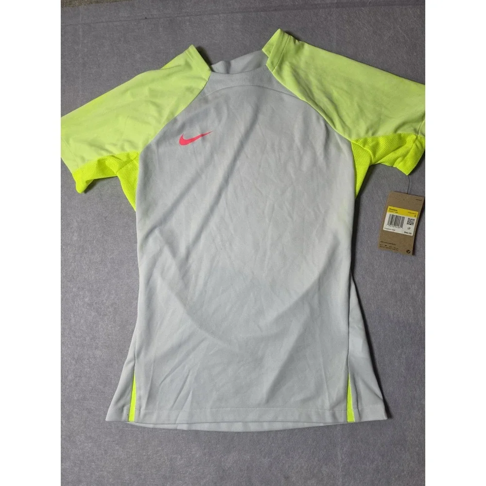 Nike Dri-FIT Strike Women Soccer Top Platinum DX0517-043 Size Small NWT NEW